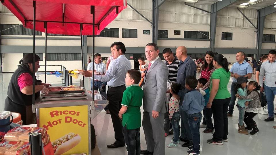 Invitados disfrutando el servicio de Jochoburger